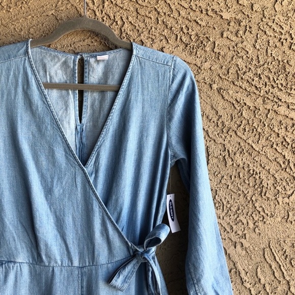 OLD NAVY ✨NWT✨ Chambray Cropped Wrap Jumpsuit - Picture 3 of 3
